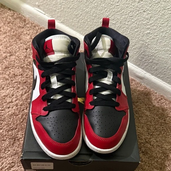 Jordan 1 Mid Chicago Toe